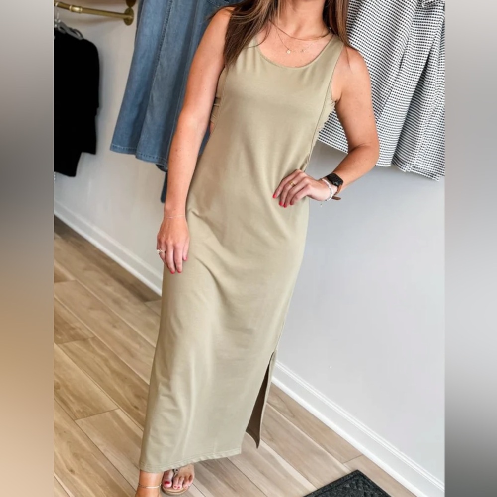 NWT ⭐️ Hem & Thread Midi Dress